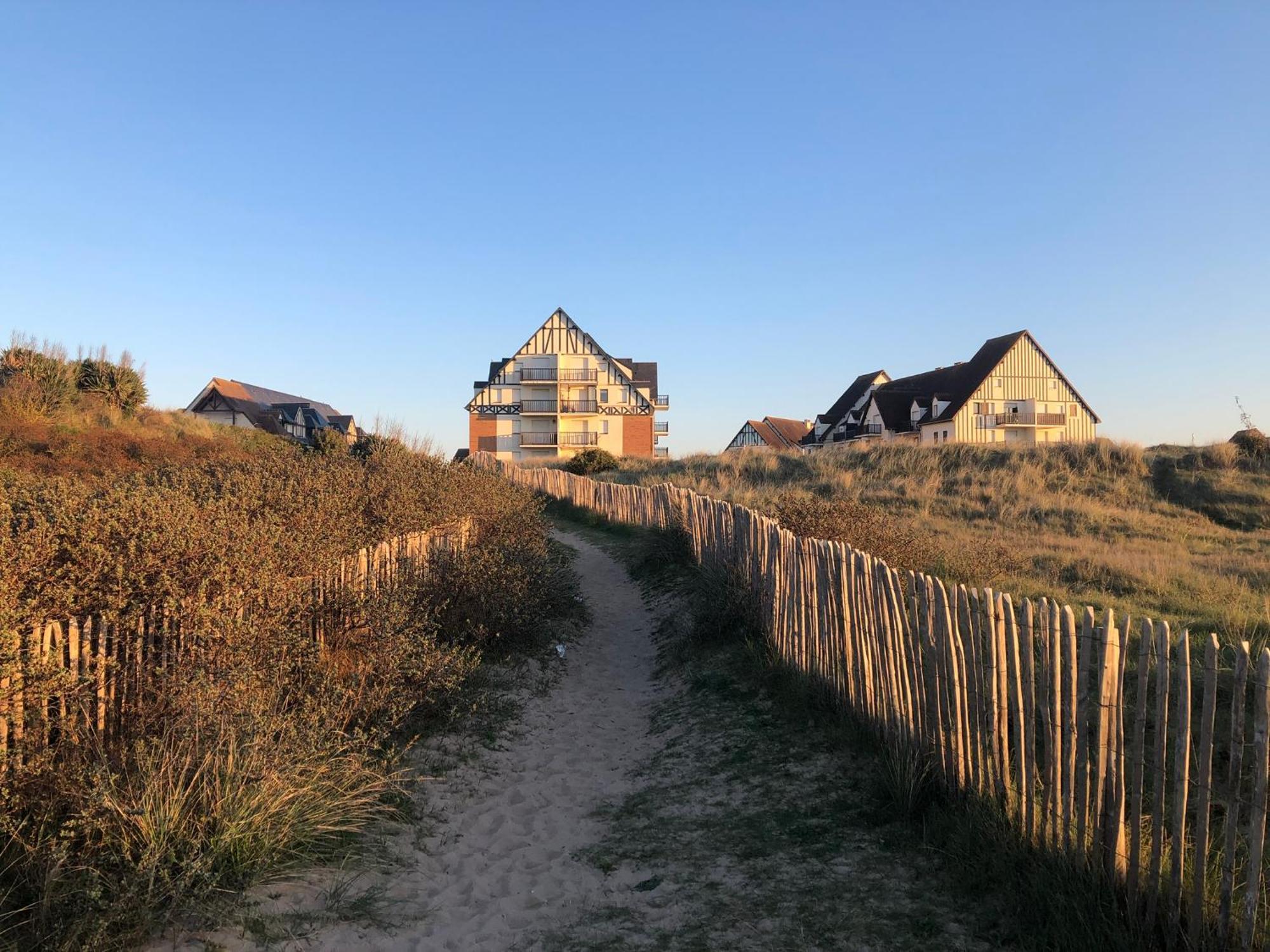 Le Petit Navire - Acces Direct Plage Cabourg Exterior photo